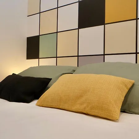Le Rubik's Cube Apartment *